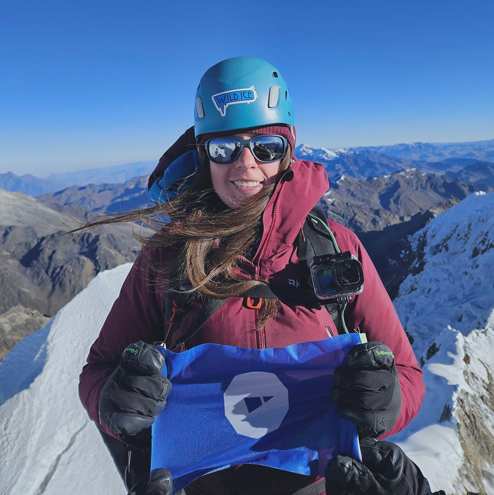 Audrey au sommet de l'Alpamayo, à 5947m 